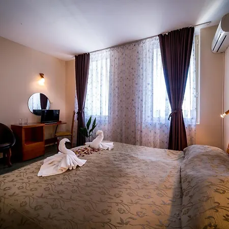 Golden Dune Готель