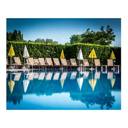 Golden Dune Hotel 4*